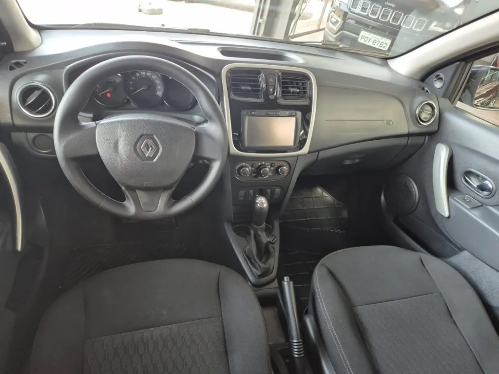 RENAULT Sandero - Foto