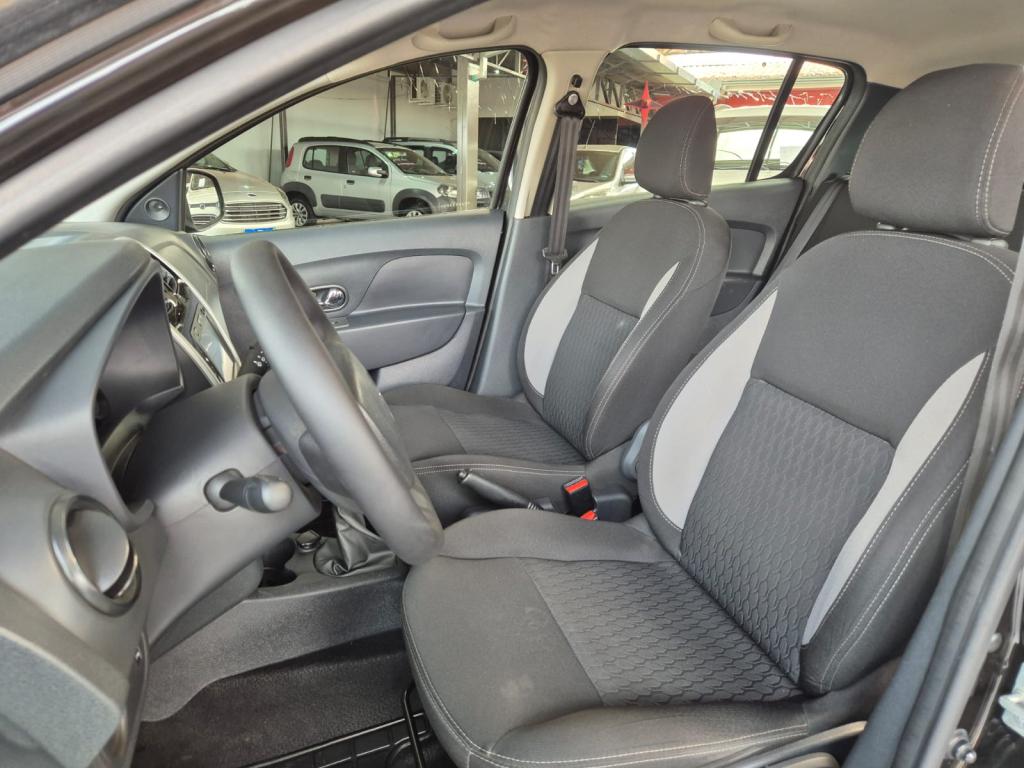 RENAULT Sandero - Foto