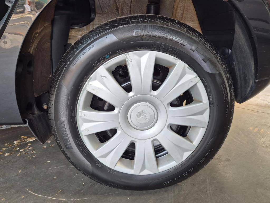 RENAULT Sandero - Foto