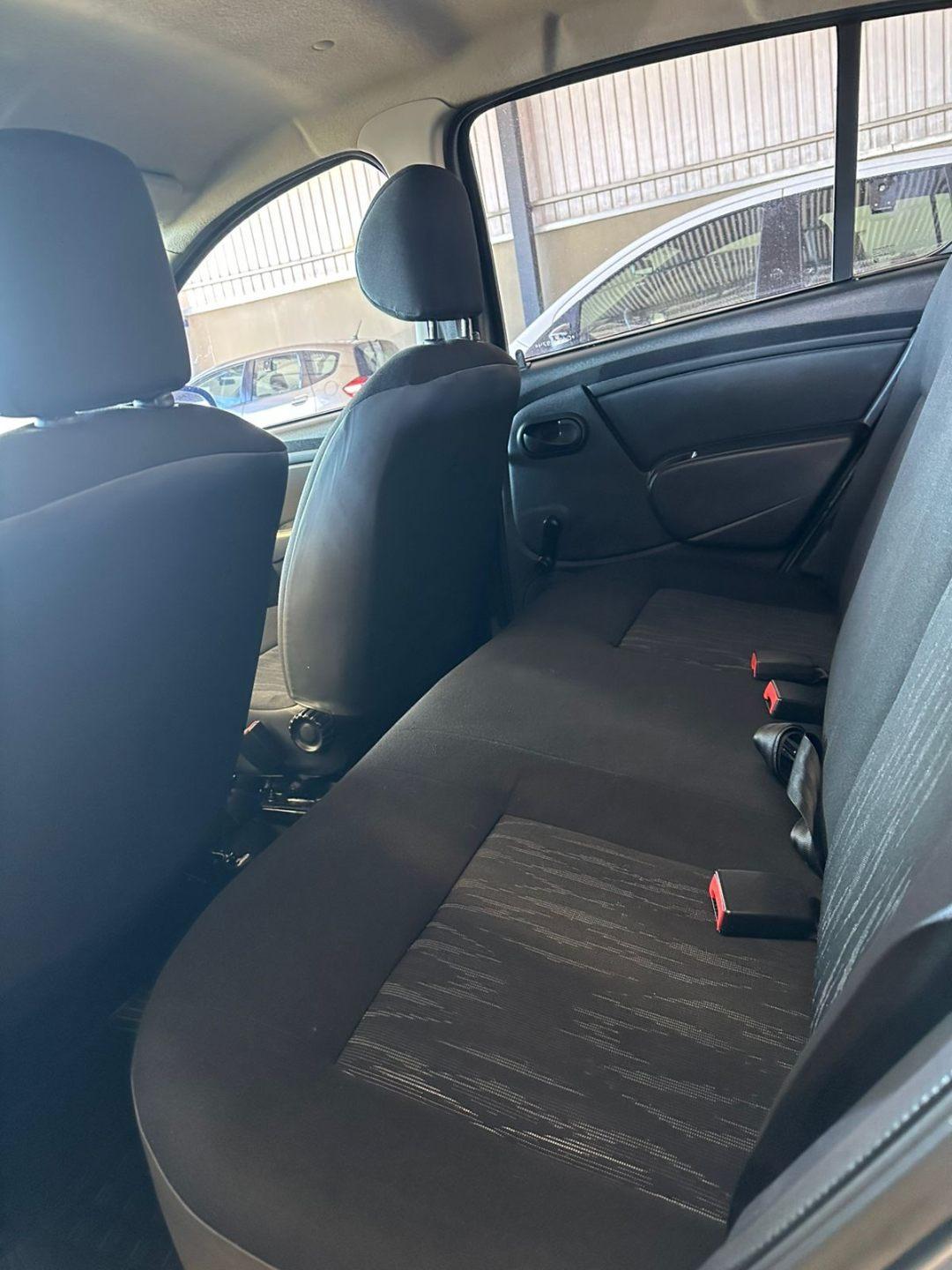 RENAULT Sandero - Foto