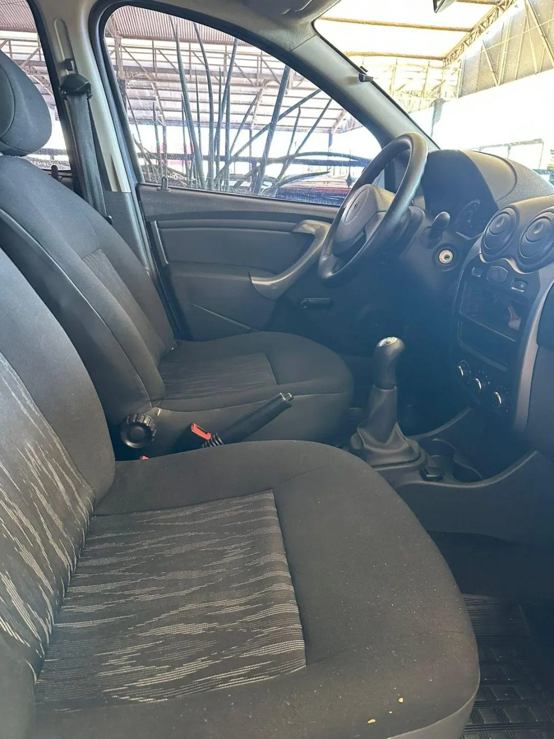 RENAULT Sandero - Foto