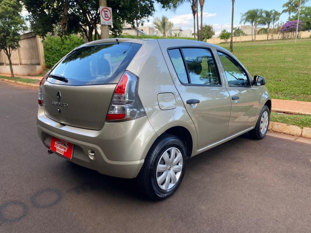 RENAULT Sandero - Foto