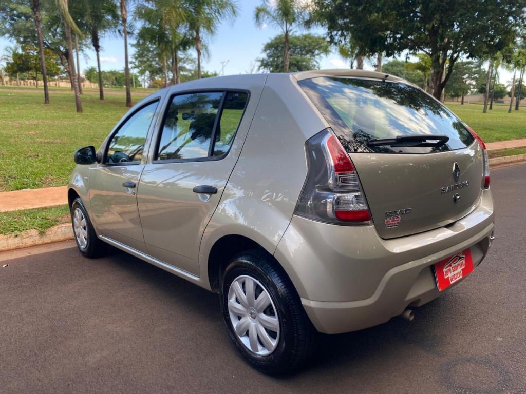 RENAULT Sandero - Foto