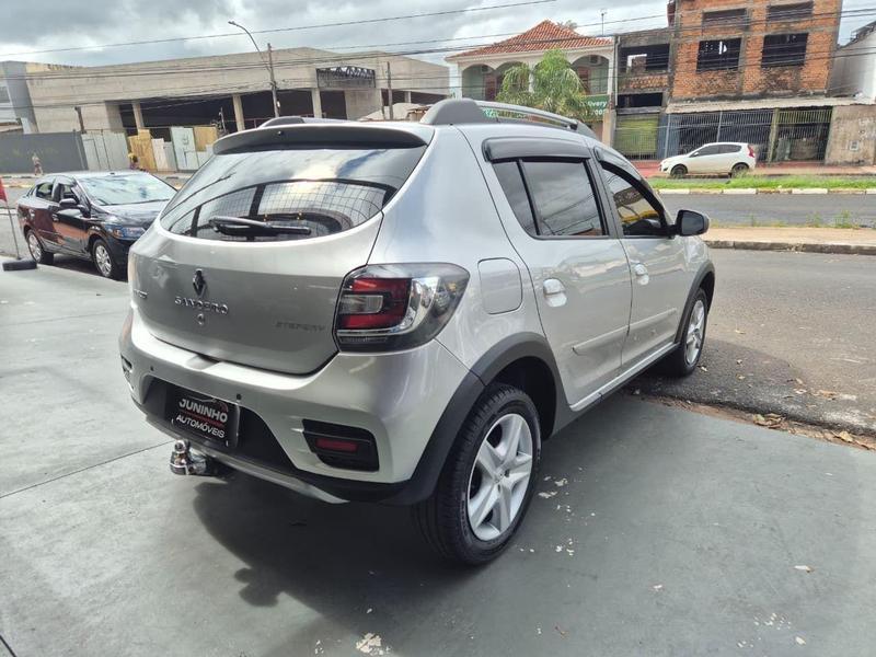 RENAULT Sandero - Foto