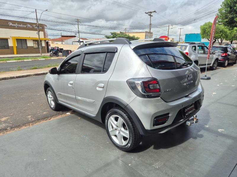 RENAULT Sandero - Foto