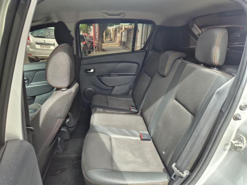 RENAULT Sandero - Foto