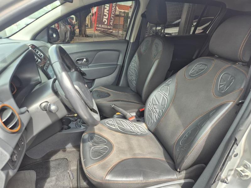 RENAULT Sandero - Foto