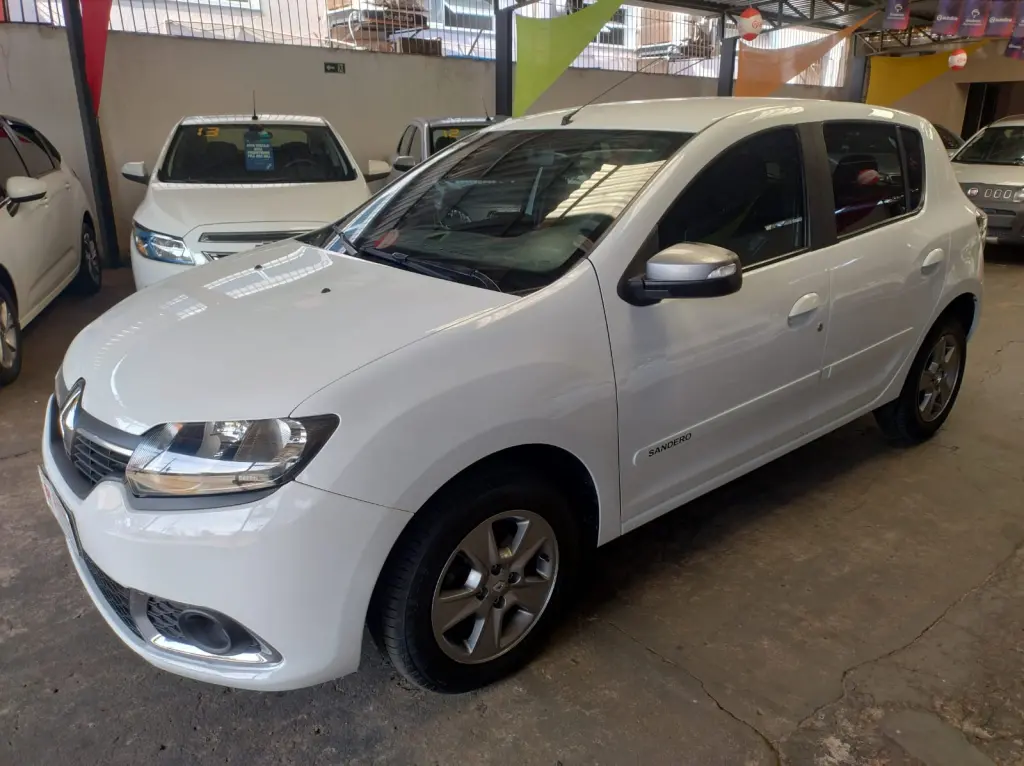 RENAULT Sandero - Foto