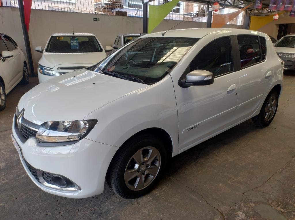 RENAULT Sandero - Foto