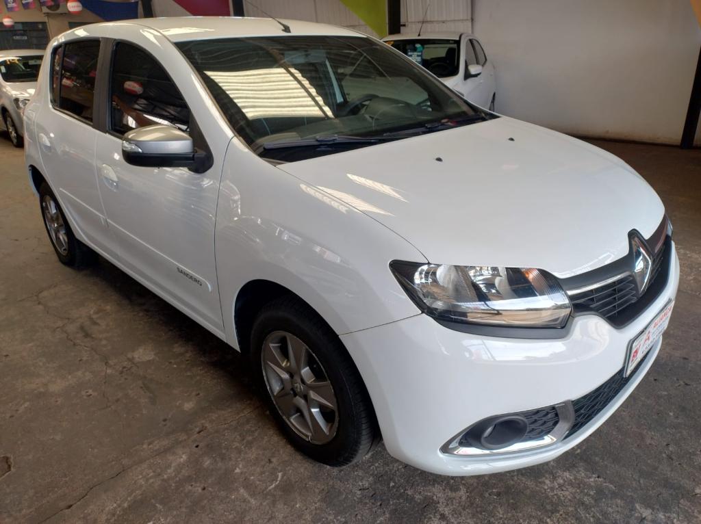 RENAULT Sandero - Foto