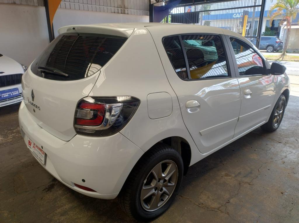 RENAULT Sandero - Foto