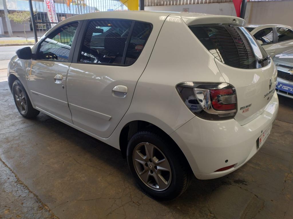 RENAULT Sandero - Foto