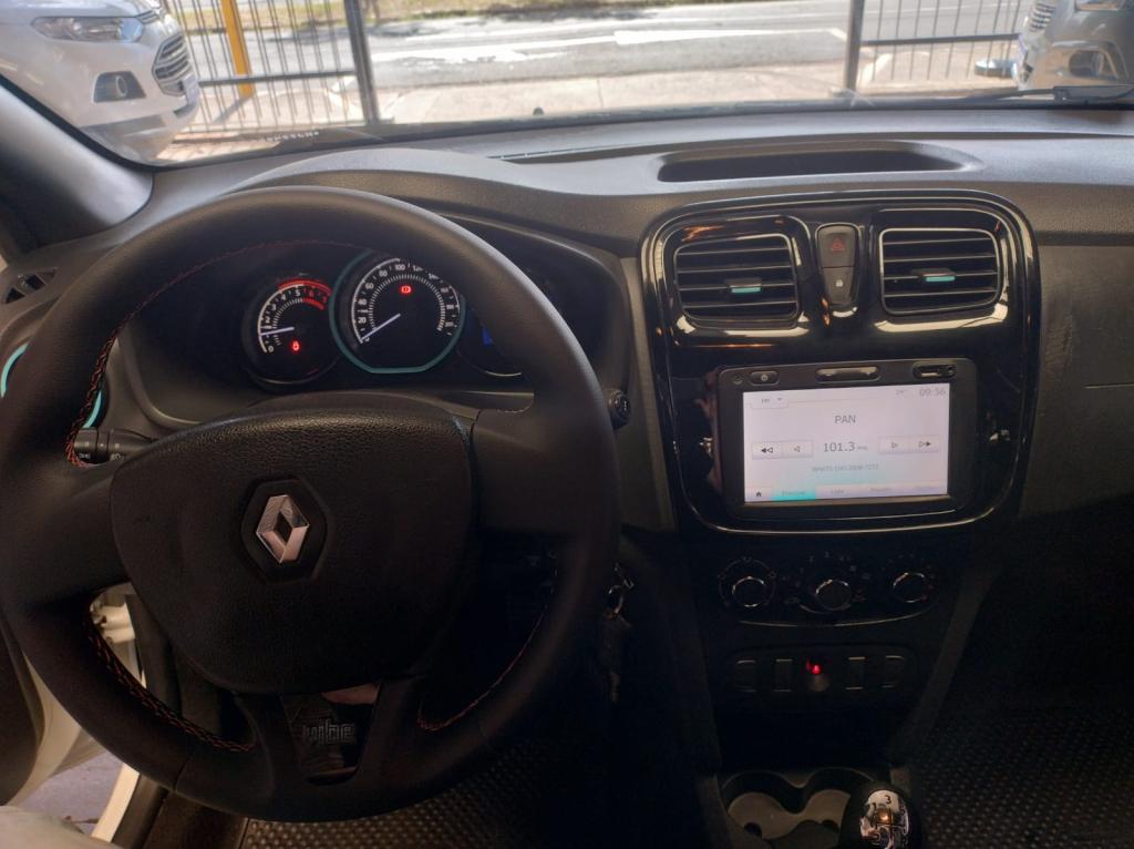 RENAULT Sandero - Foto