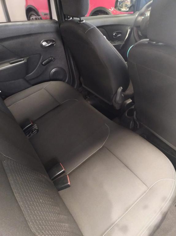 RENAULT Sandero - Foto