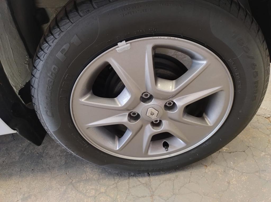 RENAULT Sandero - Foto