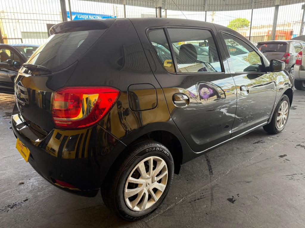 RENAULT Sandero - Foto