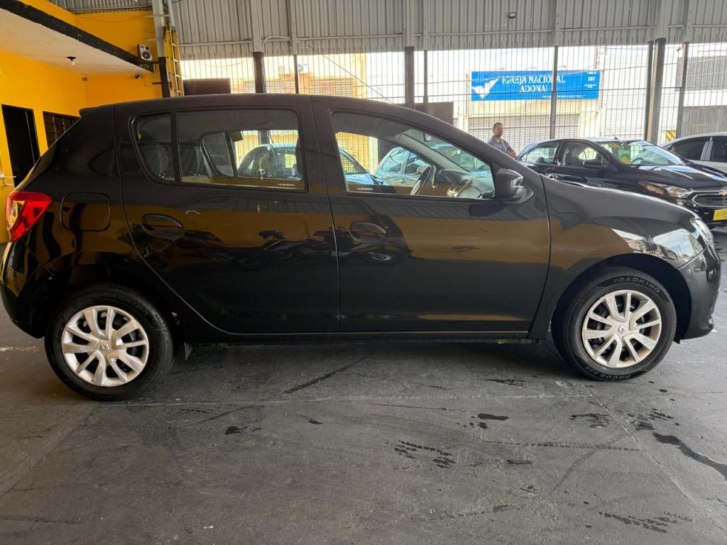 RENAULT Sandero - Foto