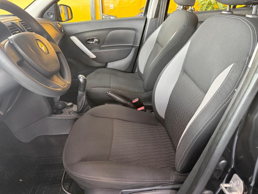 RENAULT Sandero - Foto