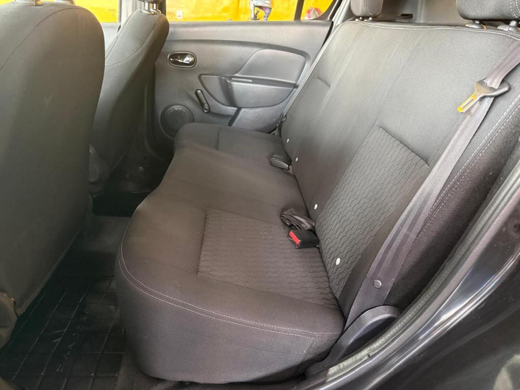 RENAULT Sandero - Foto