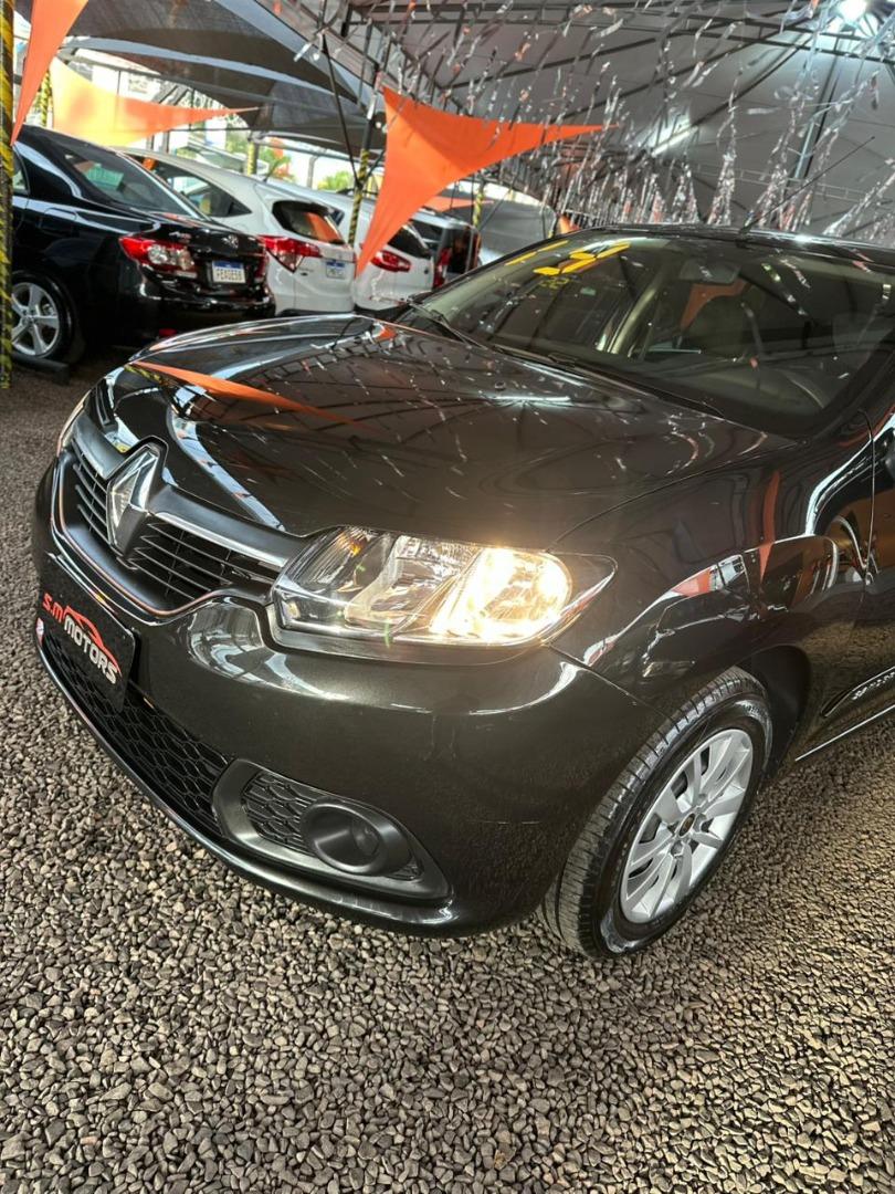 RENAULT Sandero - Foto