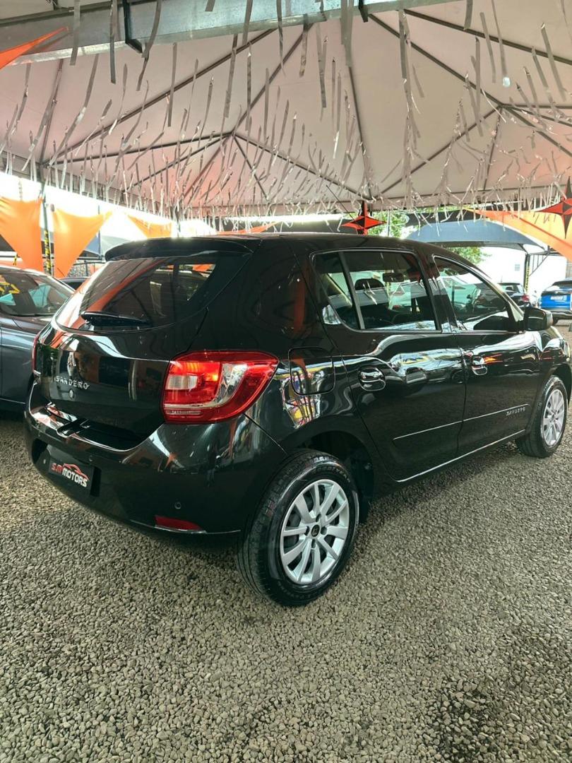 RENAULT Sandero - Foto