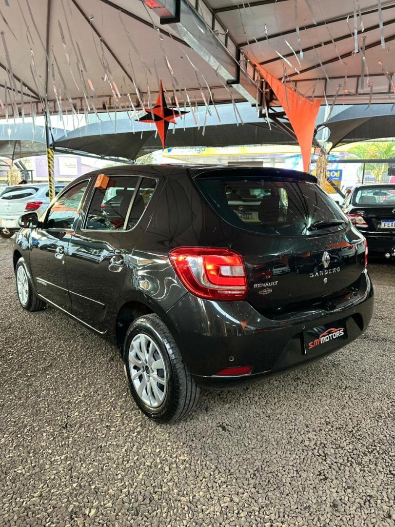 RENAULT Sandero - Foto