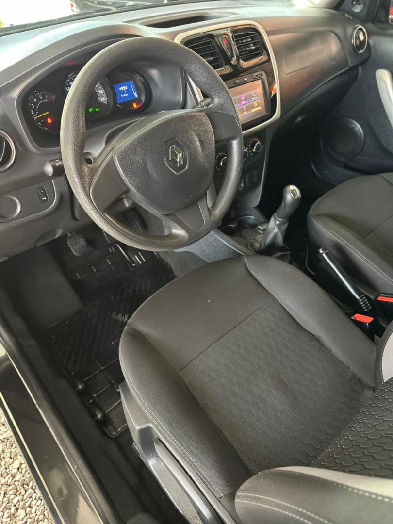 RENAULT Sandero - Foto