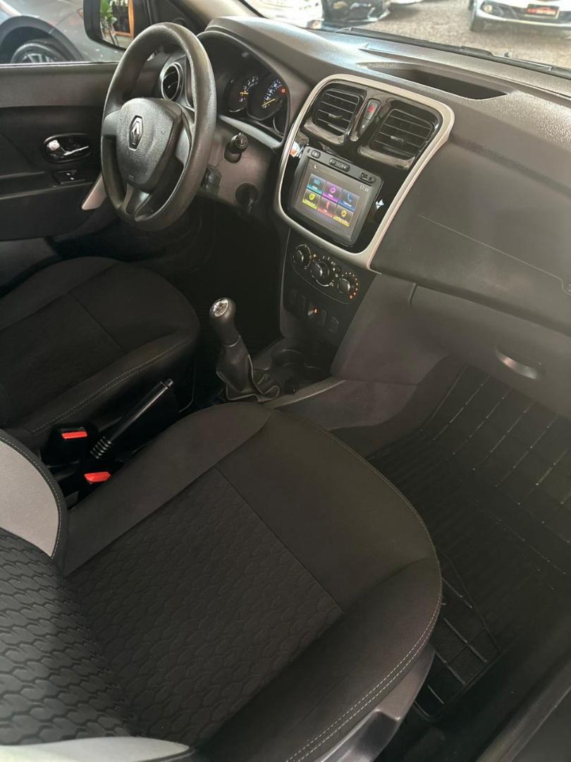 RENAULT Sandero - Foto