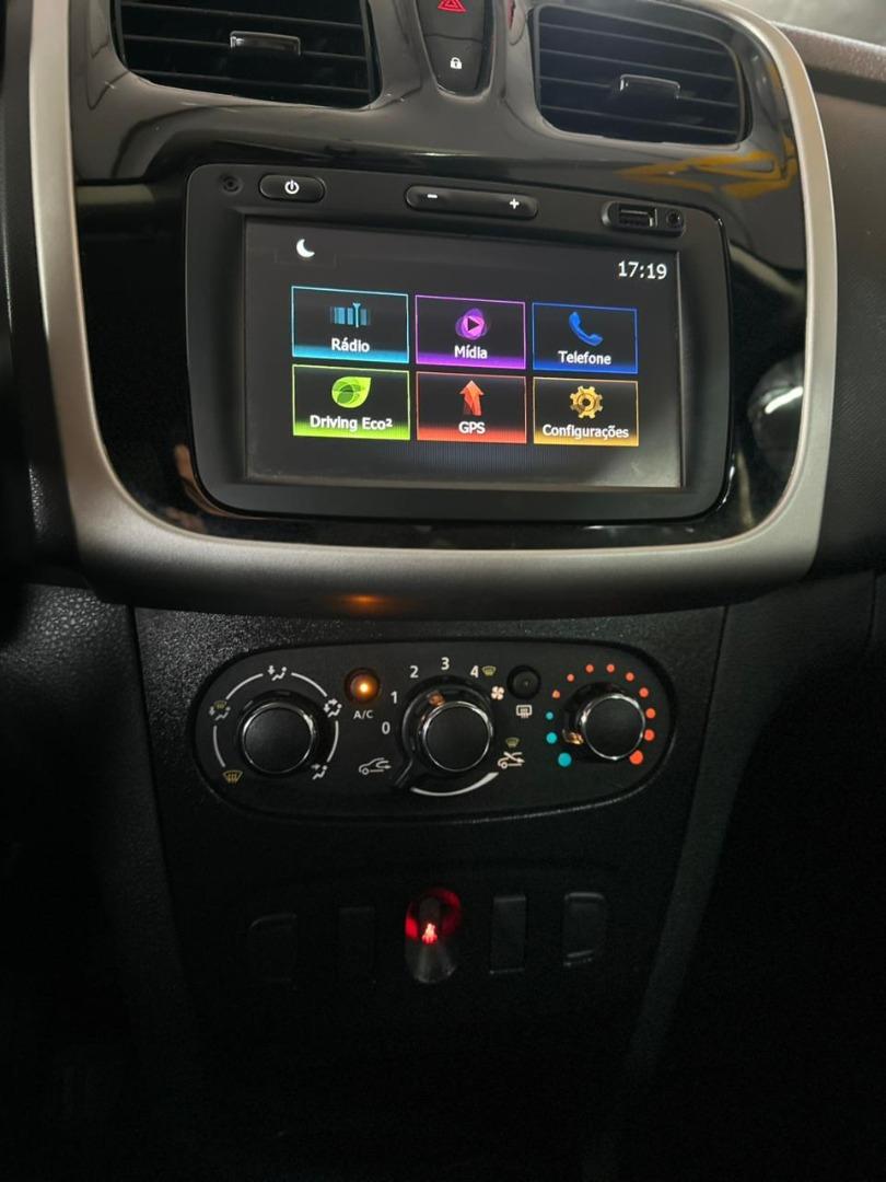 RENAULT Sandero - Foto