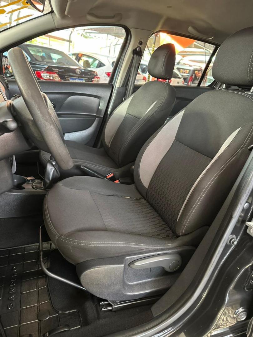 RENAULT Sandero - Foto