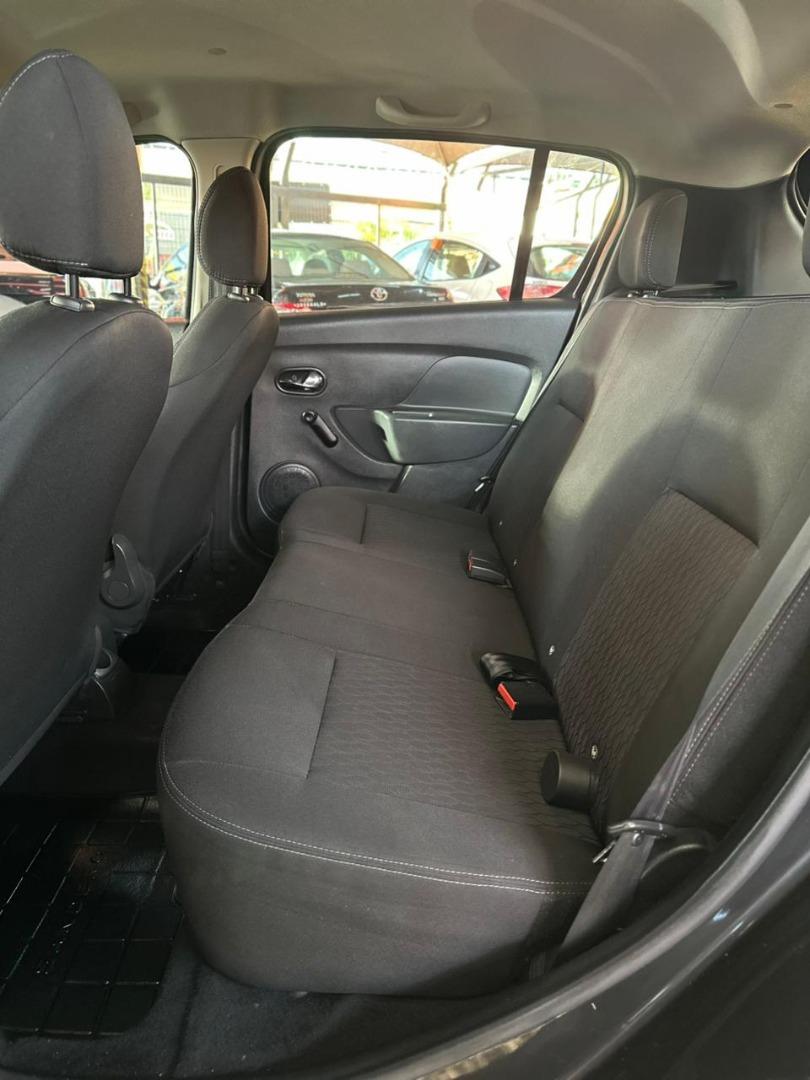 RENAULT Sandero - Foto