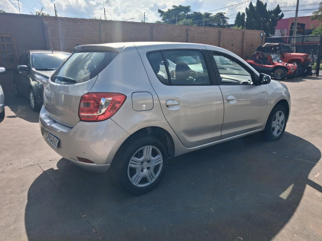 RENAULT Sandero - Foto