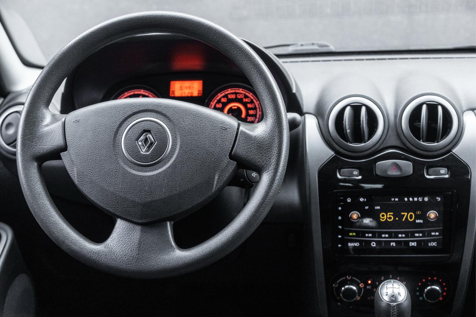 RENAULT Sandero - Foto