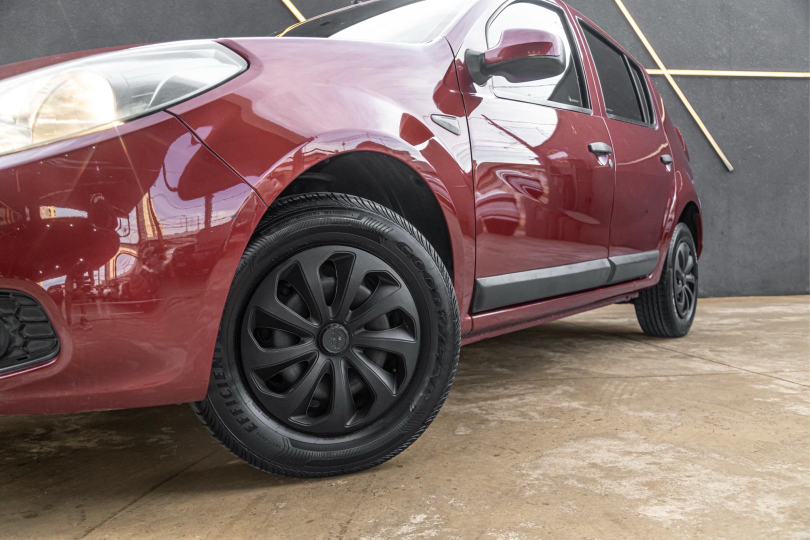 RENAULT Sandero - Foto