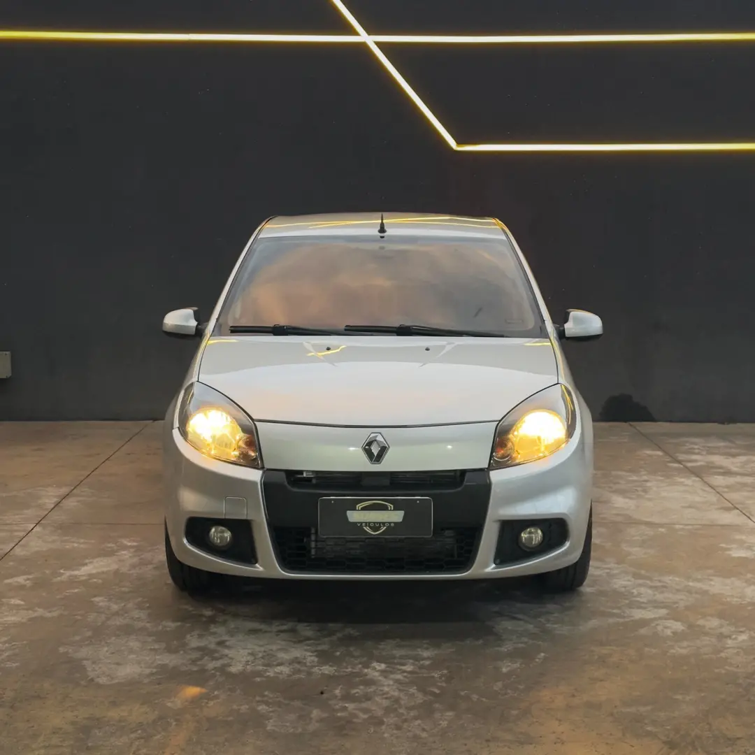 RENAULT Sandero - Foto