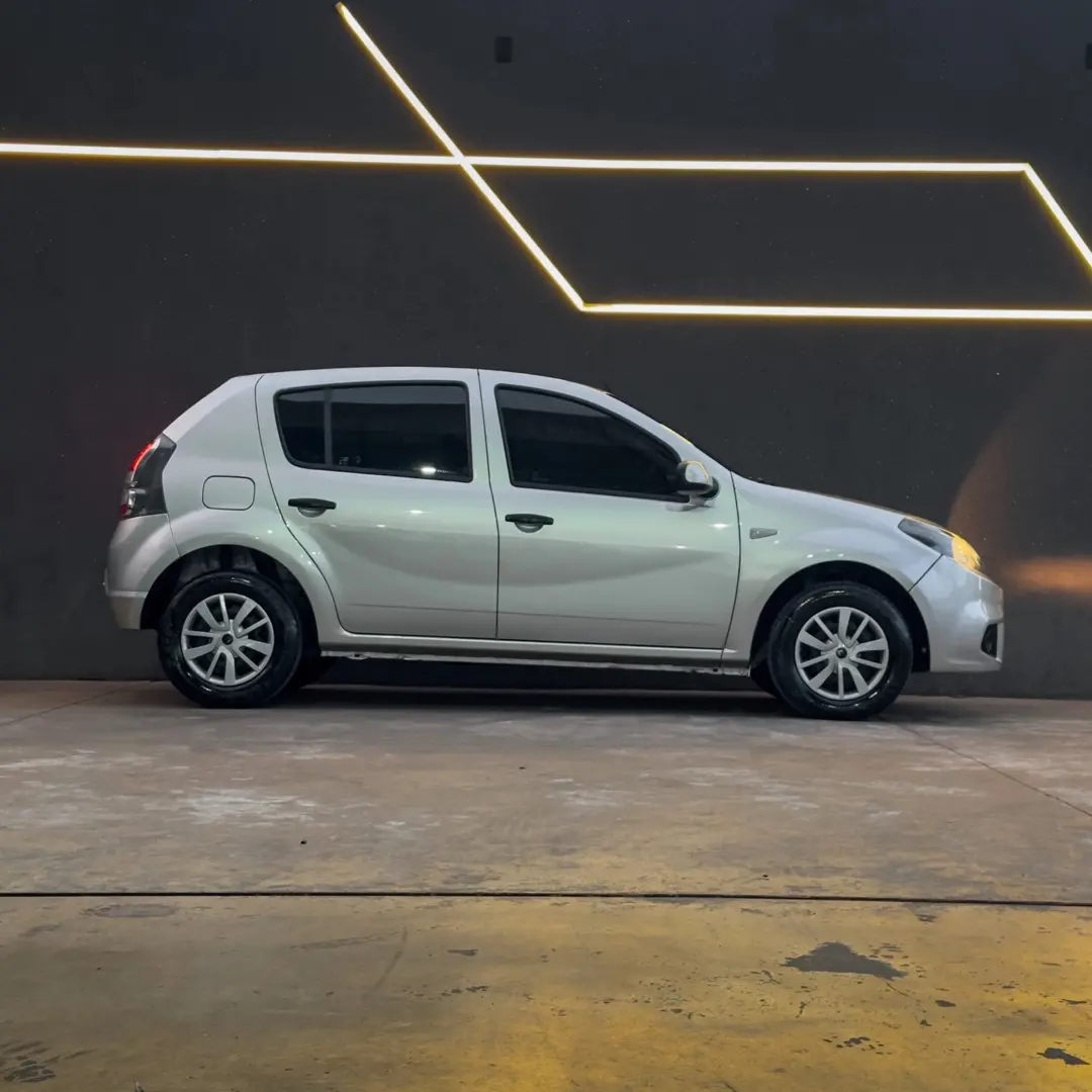 RENAULT Sandero - Foto
