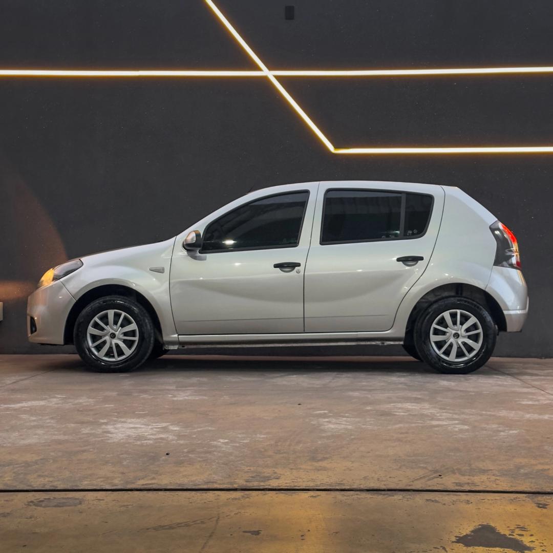 RENAULT Sandero - Foto