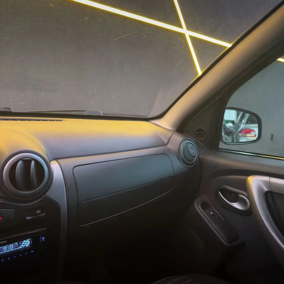 RENAULT Sandero - Foto