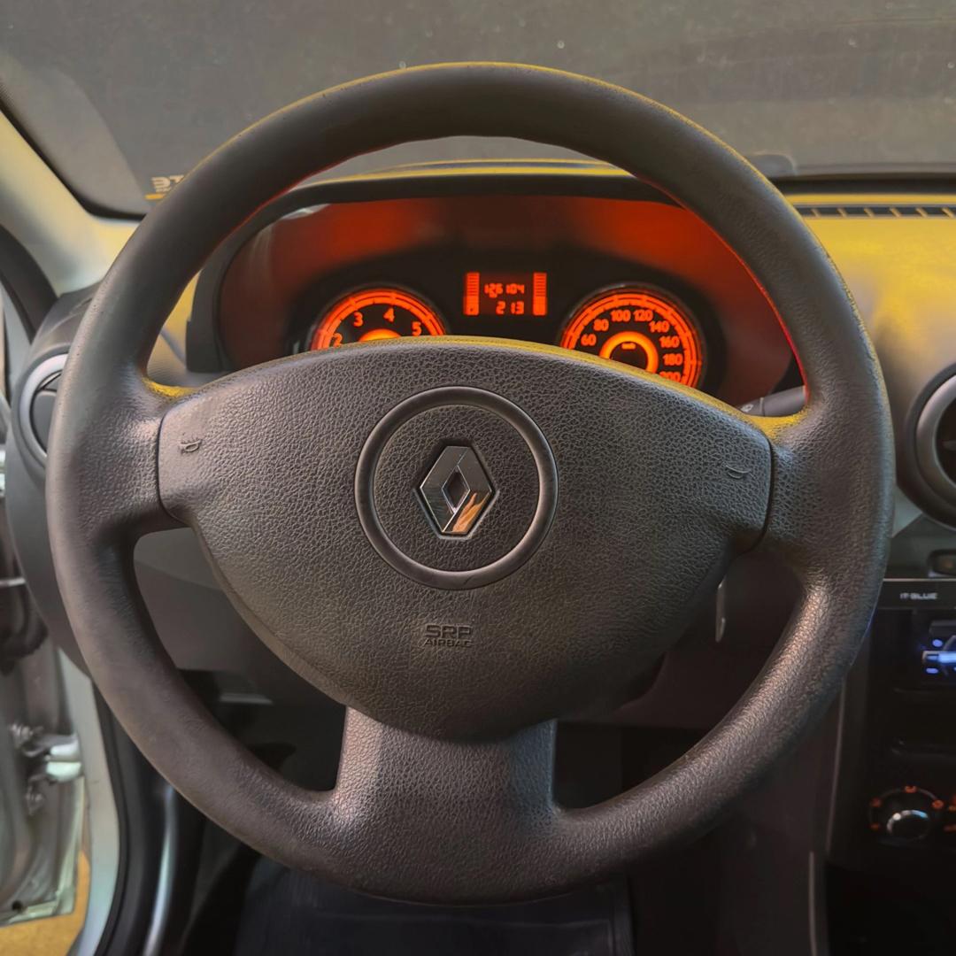 RENAULT Sandero - Foto