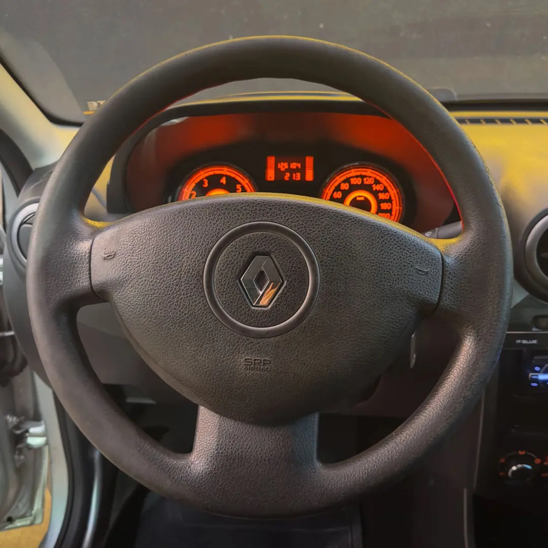 RENAULT Sandero - Foto