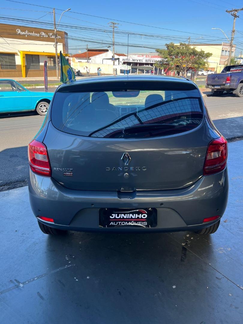 RENAULT Sandero - Foto