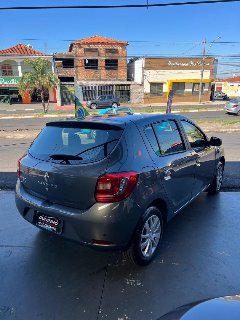RENAULT Sandero - Foto