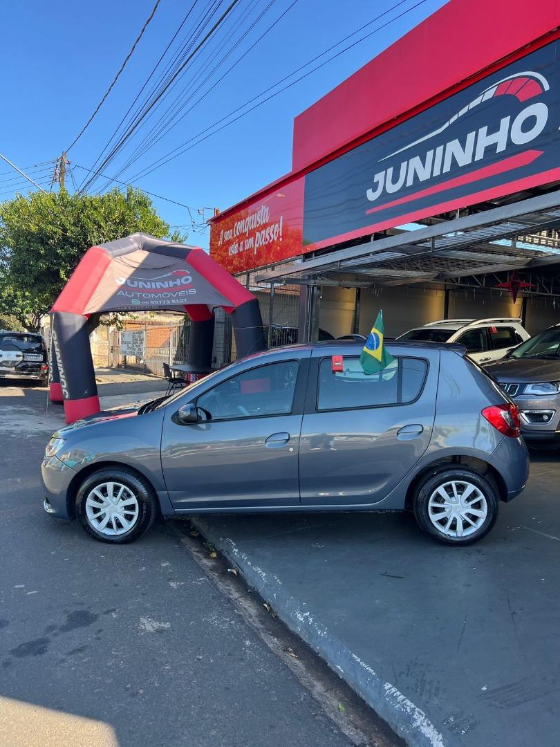 RENAULT Sandero - Foto