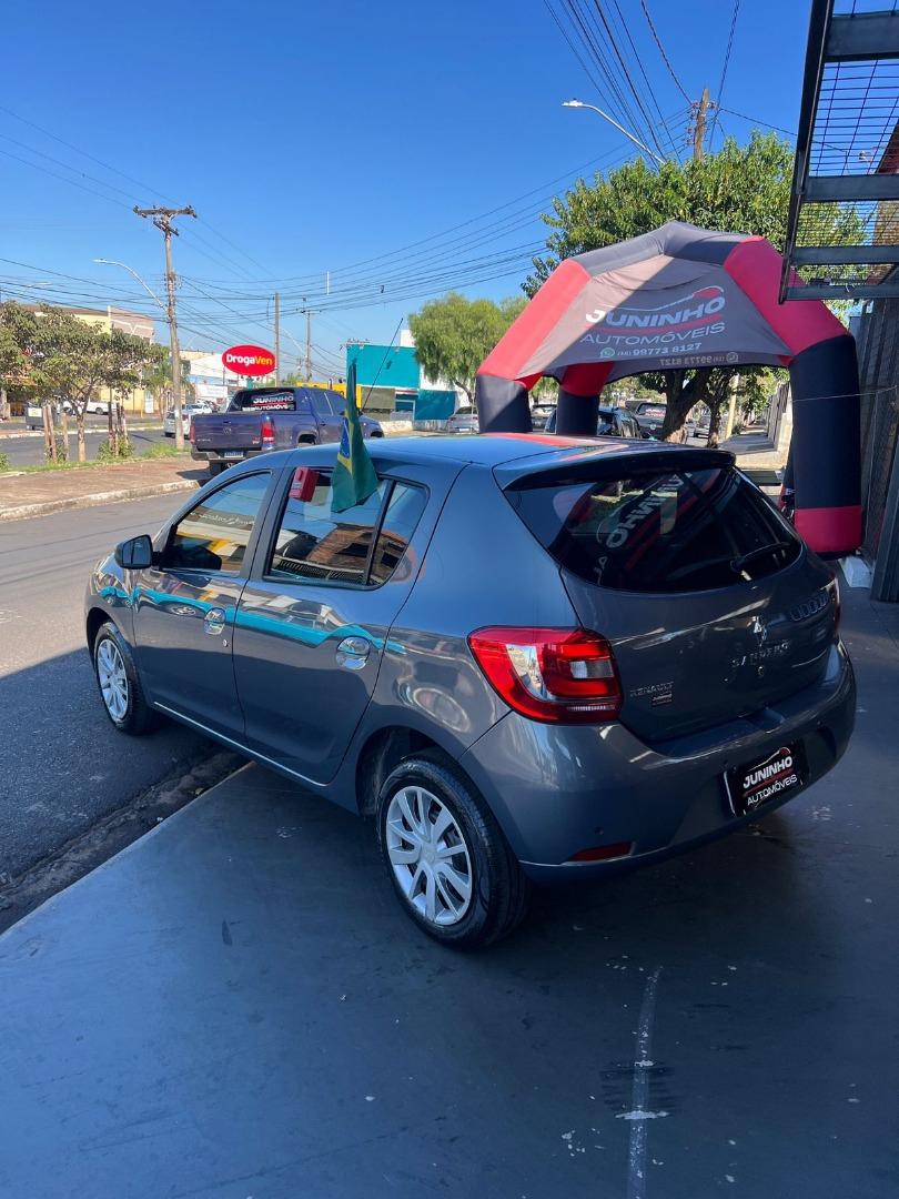RENAULT Sandero - Foto