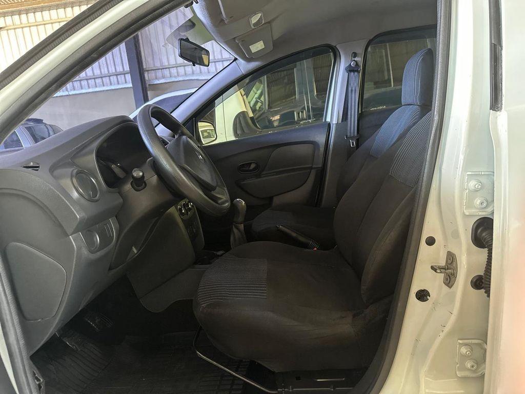 RENAULT Sandero - Foto