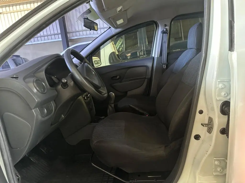 RENAULT Sandero - Foto
