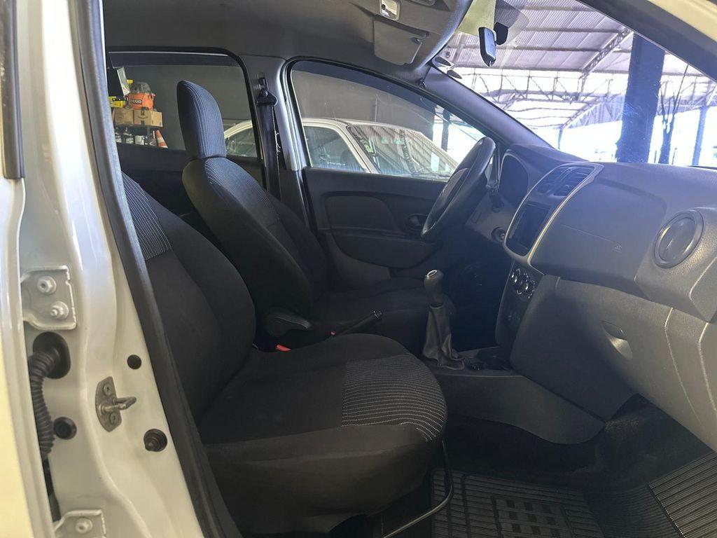 RENAULT Sandero - Foto