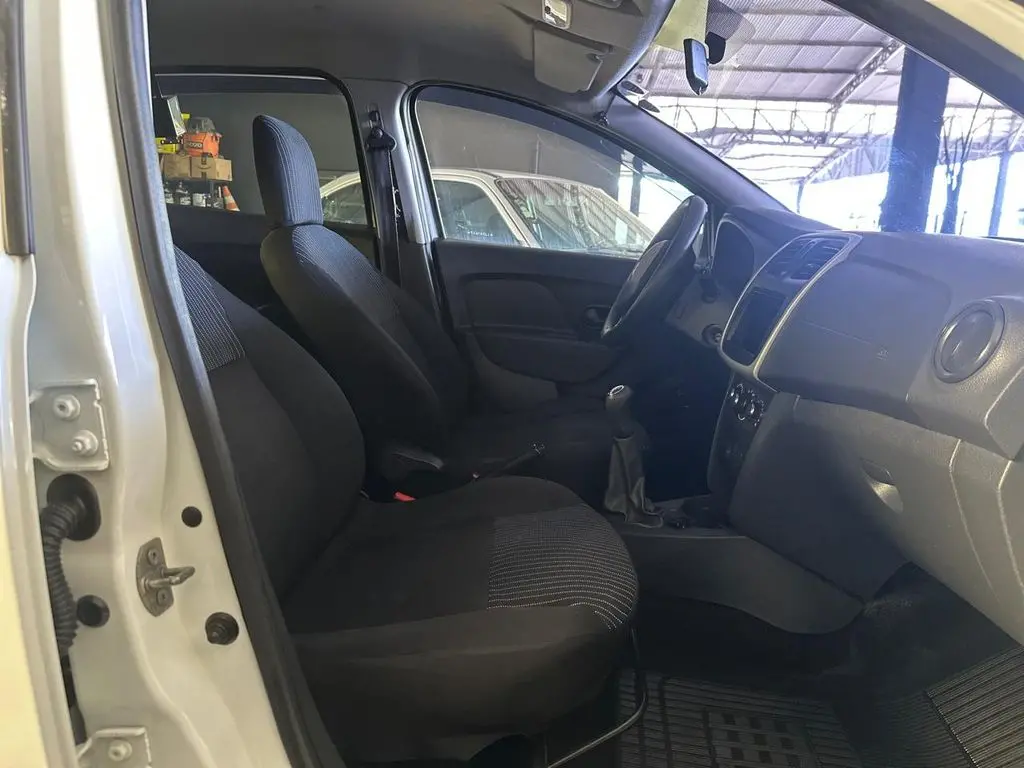 RENAULT Sandero - Foto