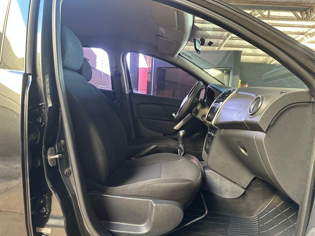 RENAULT Sandero - Foto