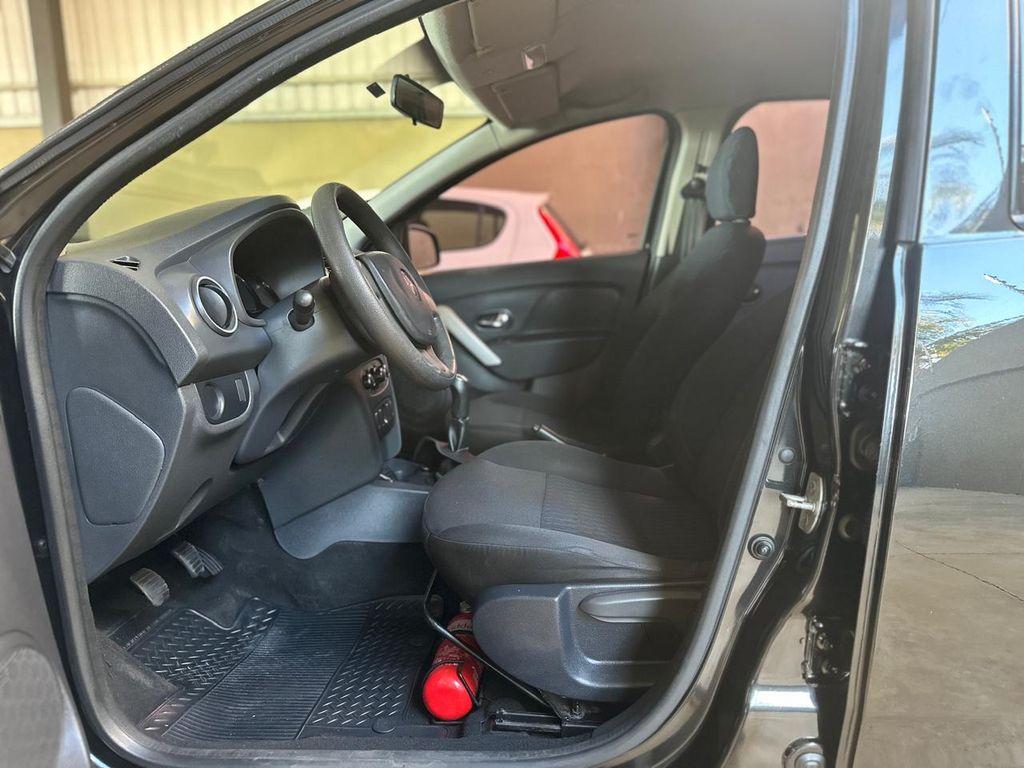 RENAULT Sandero - Foto